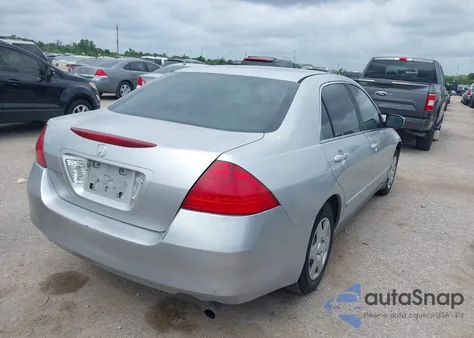2007 Honda Accord 2.4 Lx z USA, uszkodzony, nr VIN 1HGCM56477A161296